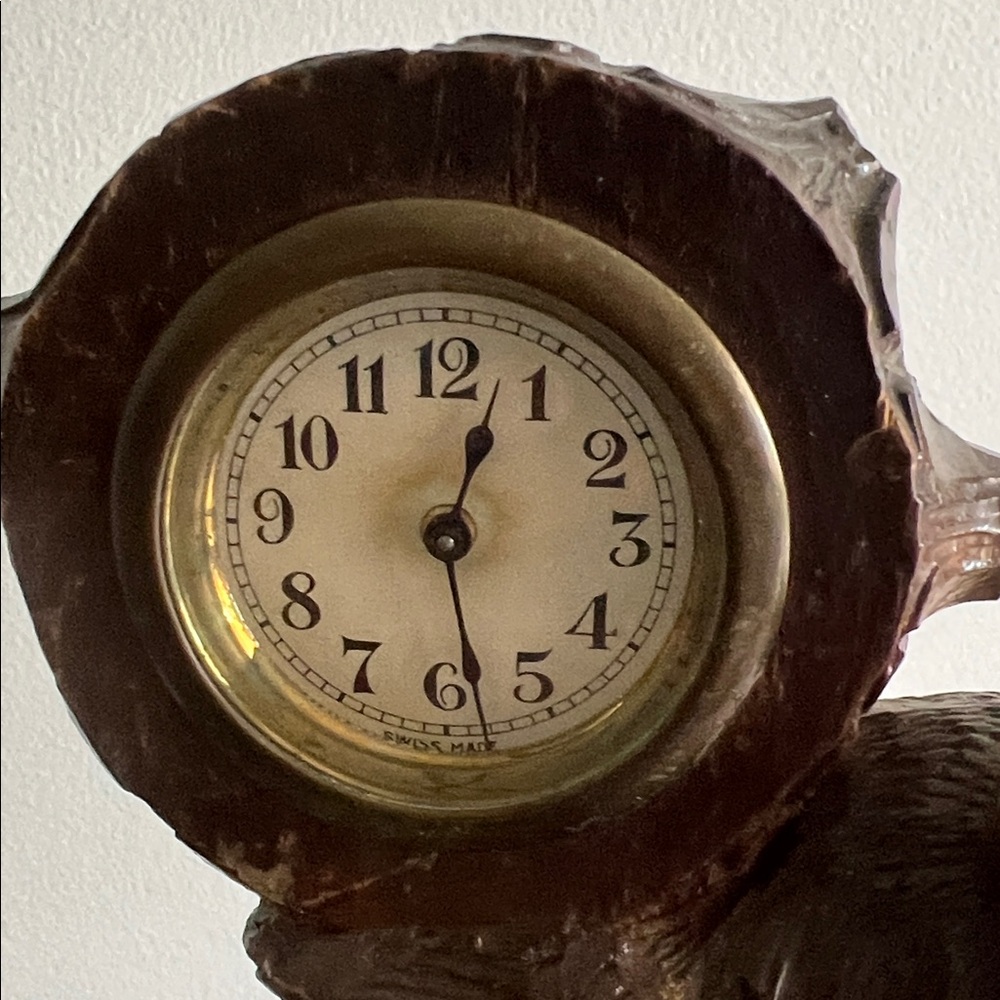 Vintage Black Forest Style Hand-carved Bear Clock - Picture 2 of 7